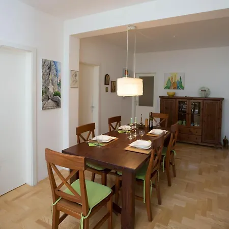 Apartment Schmuckstuck *